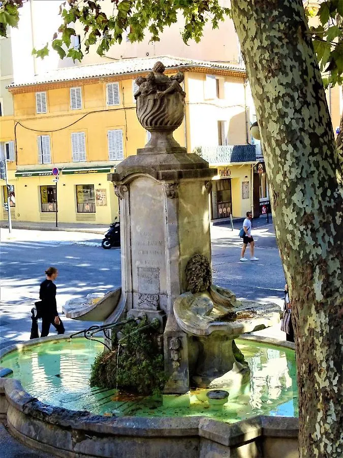 Apartment Blue Fountain Luxueux Studio Aix Centre Historique -Wifi-Smart Tv- Aix-en-Provence